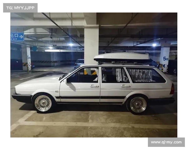 为了拥有敞篷红跑车,他竟把桑塔纳的车顶就这么切了 为了拥有敞篷红跑车,他竟把桑塔纳的车顶就这么切了